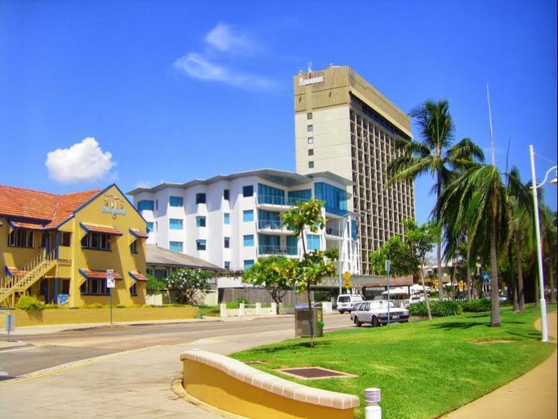 อะควอเรียส ออนเดอะ บีช Aparthotel ทาวน์วิล ภายนอก รูปภาพ
