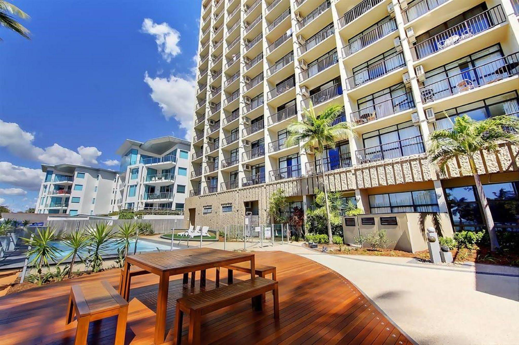 อะควอเรียส ออนเดอะ บีช Aparthotel ทาวน์วิล ภายนอก รูปภาพ