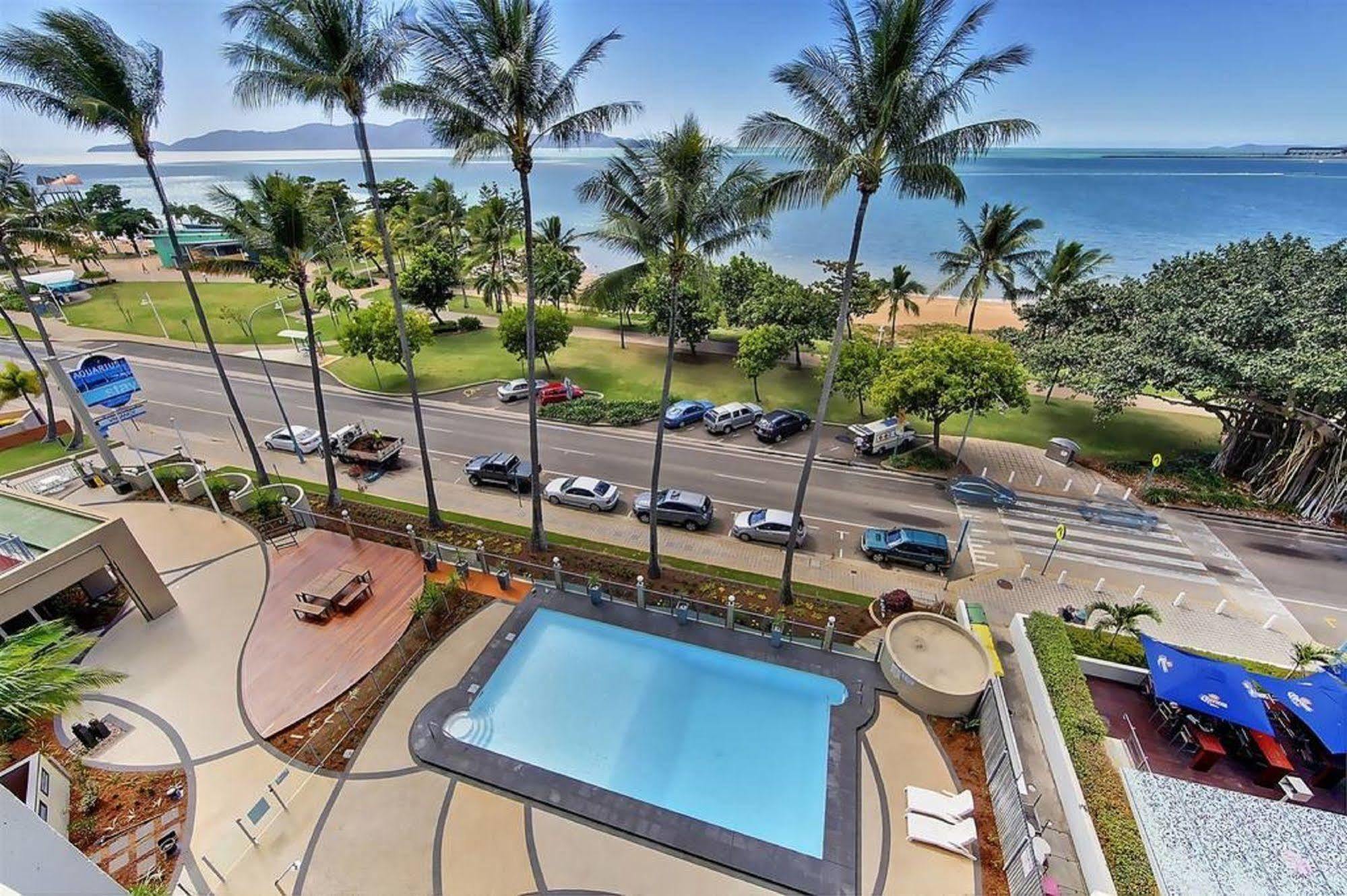 อะควอเรียส ออนเดอะ บีช Aparthotel ทาวน์วิล ภายนอก รูปภาพ